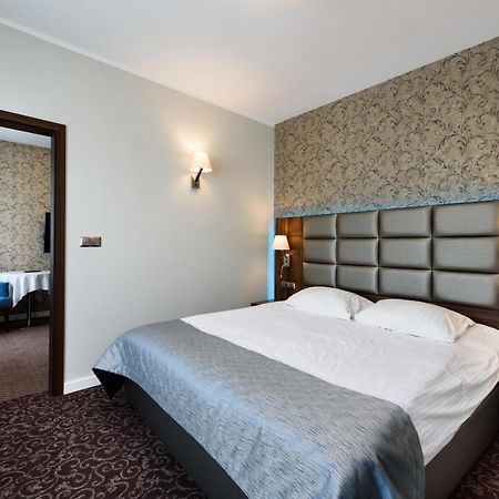 Hotel Nowy Dwor Тшебница Екстериор снимка