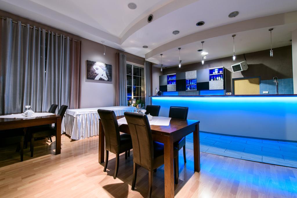 Hotel Nowy Dwor Тшебница Екстериор снимка