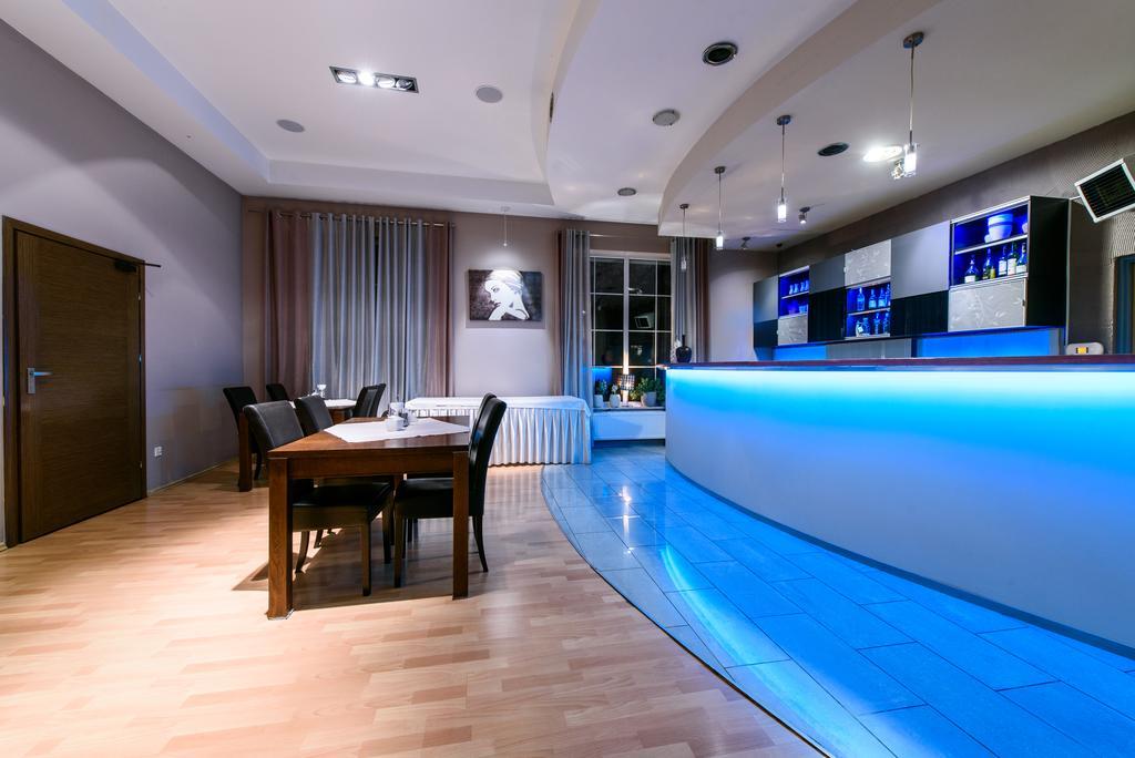 Hotel Nowy Dwor Тшебница Екстериор снимка