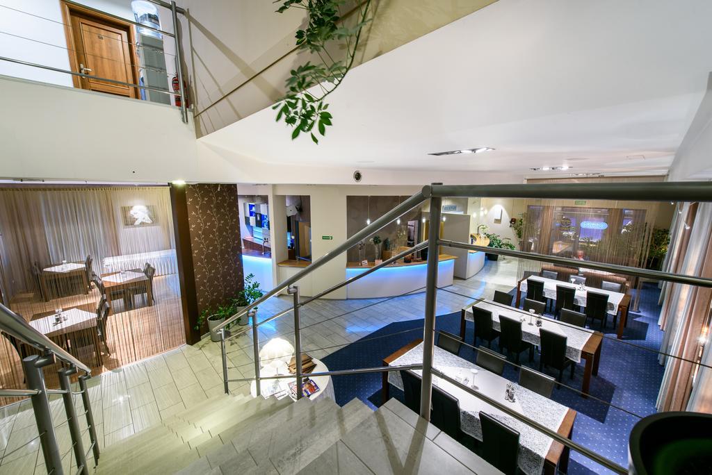 Hotel Nowy Dwor Тшебница Екстериор снимка