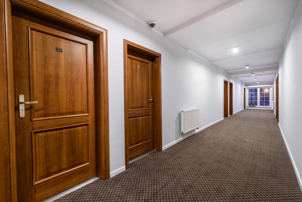 Hotel Nowy Dwor Тшебница Екстериор снимка