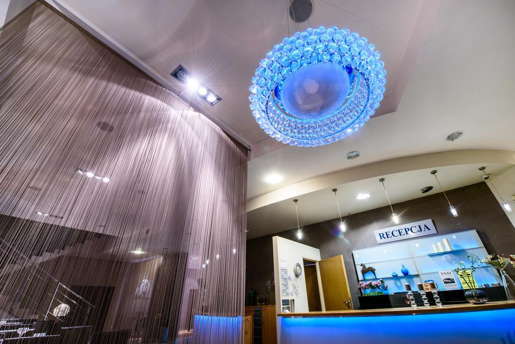 Hotel Nowy Dwor Тшебница Екстериор снимка