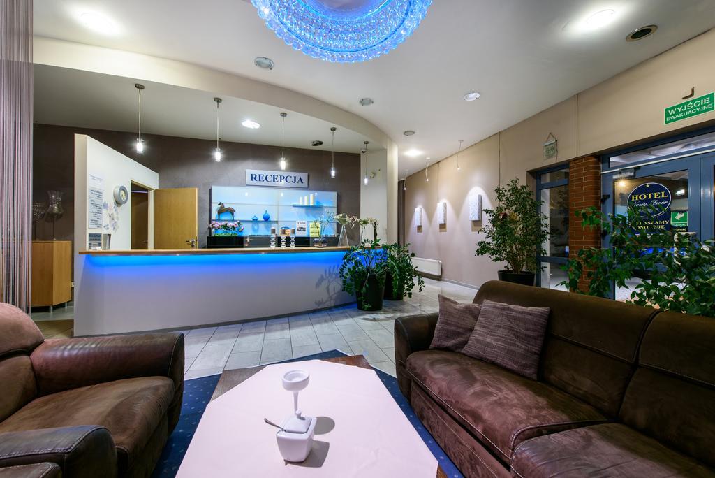 Hotel Nowy Dwor Тшебница Екстериор снимка