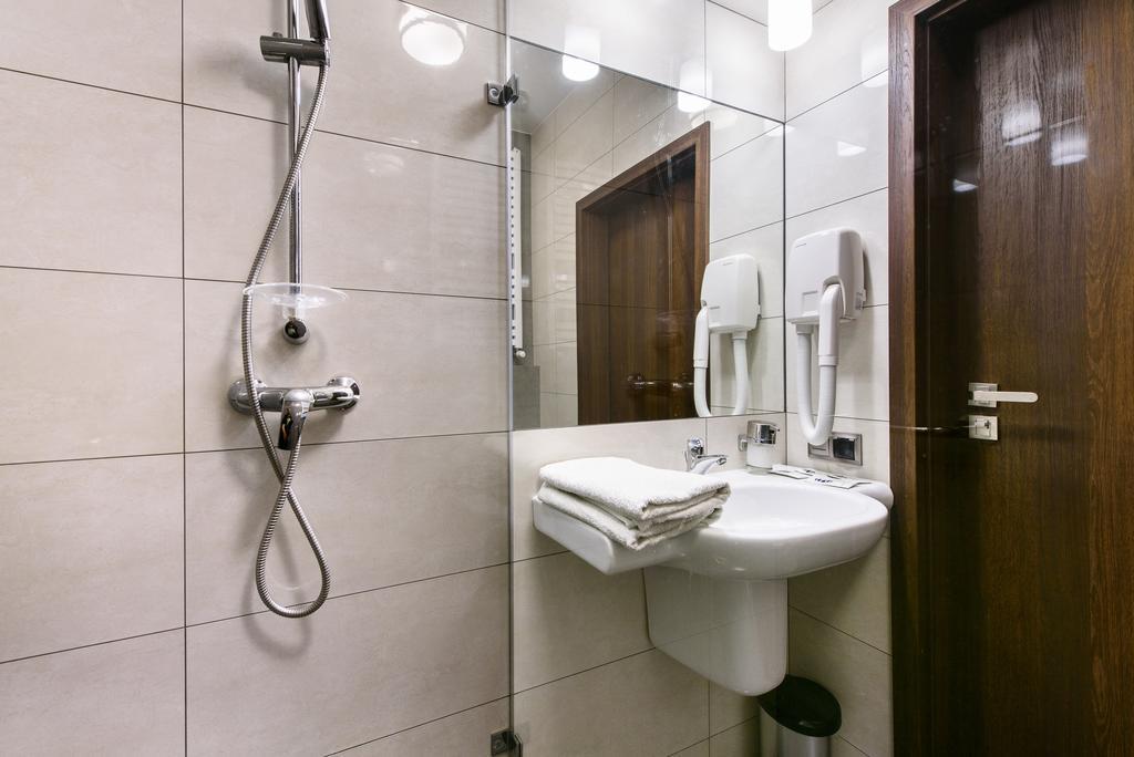 Hotel Nowy Dwor Тшебница Екстериор снимка