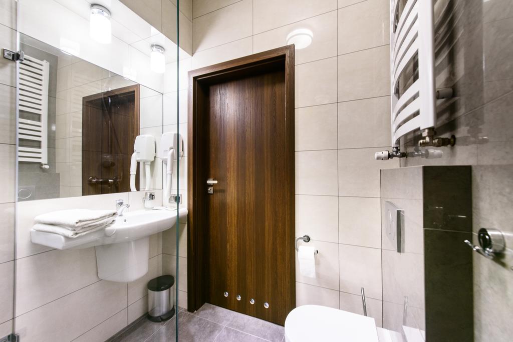 Hotel Nowy Dwor Тшебница Екстериор снимка