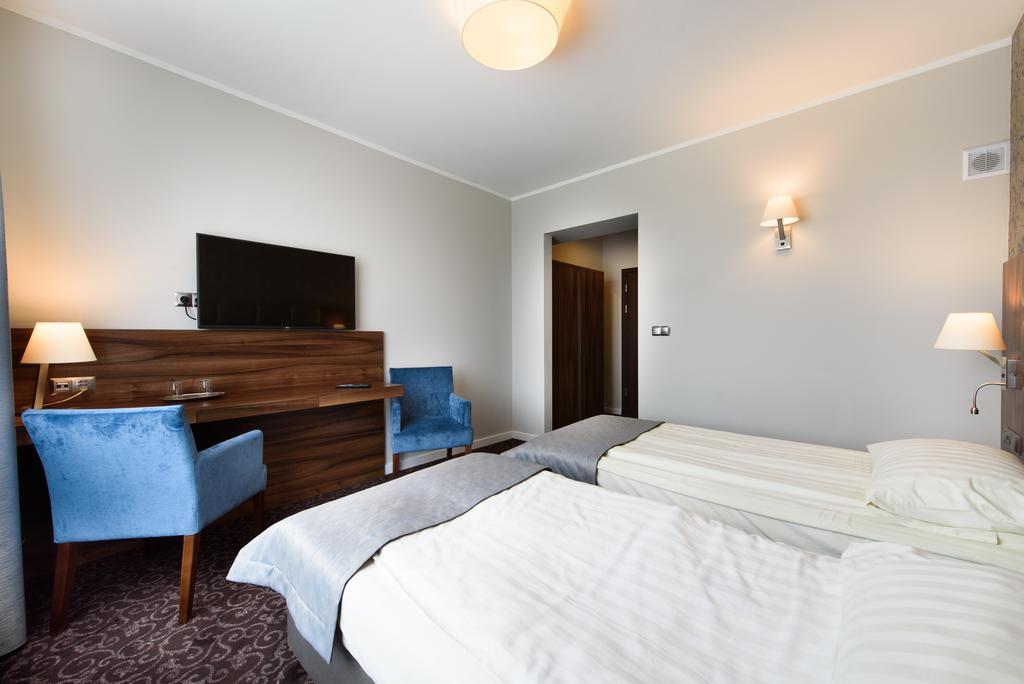 Hotel Nowy Dwor Тшебница Екстериор снимка