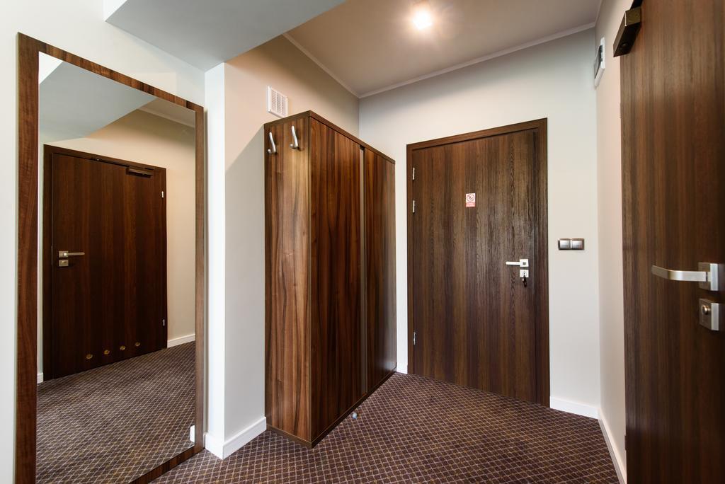 Hotel Nowy Dwor Тшебница Екстериор снимка