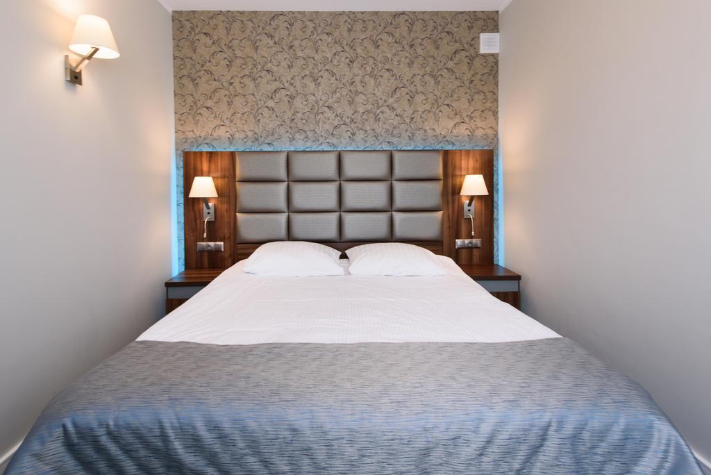 Hotel Nowy Dwor Тшебница Екстериор снимка
