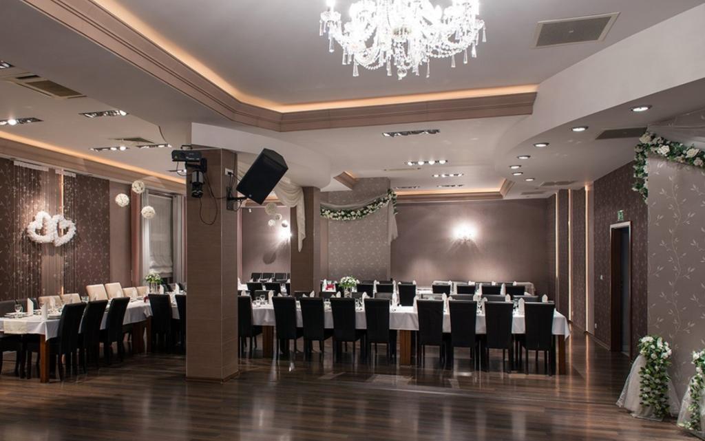 Hotel Nowy Dwor Тшебница Екстериор снимка