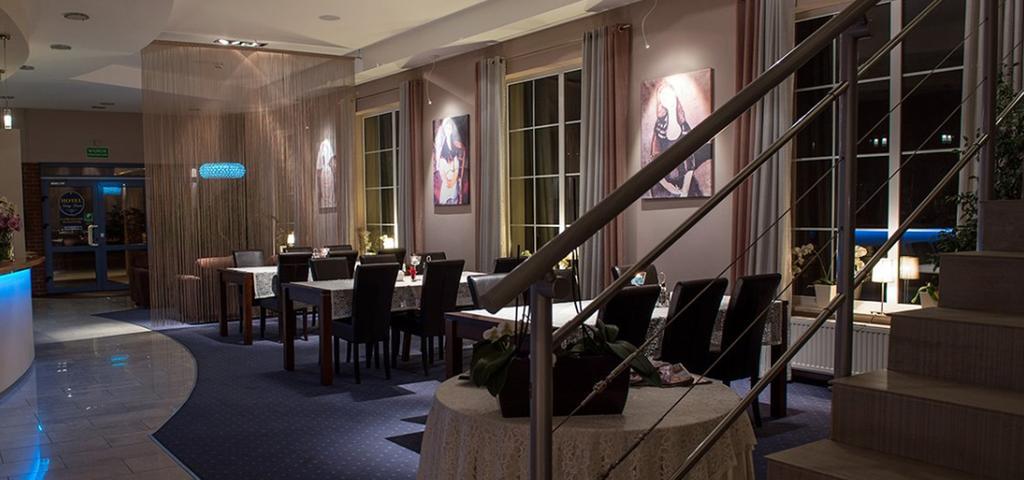 Hotel Nowy Dwor Тшебница Екстериор снимка