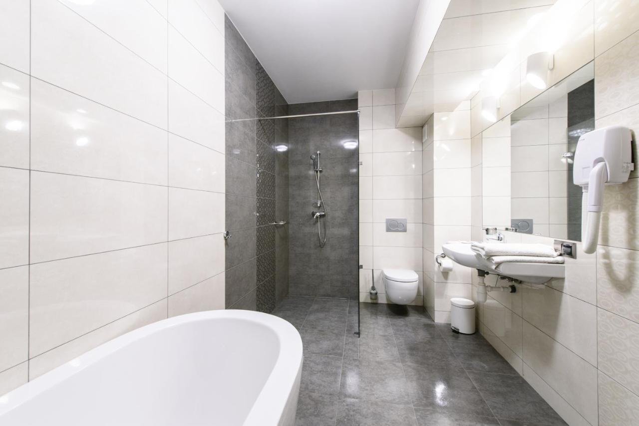 Hotel Nowy Dwor Тшебница Екстериор снимка