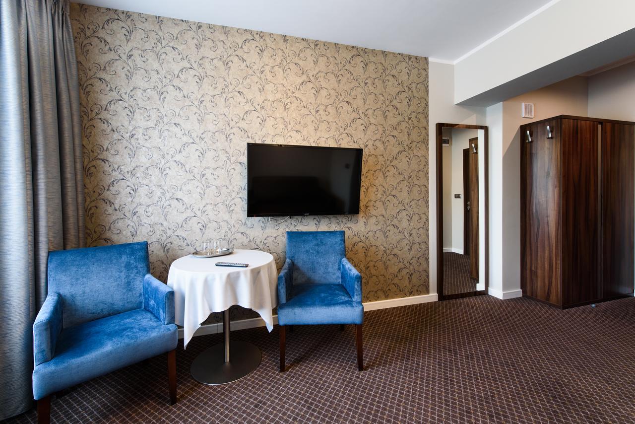 Hotel Nowy Dwor Тшебница Екстериор снимка