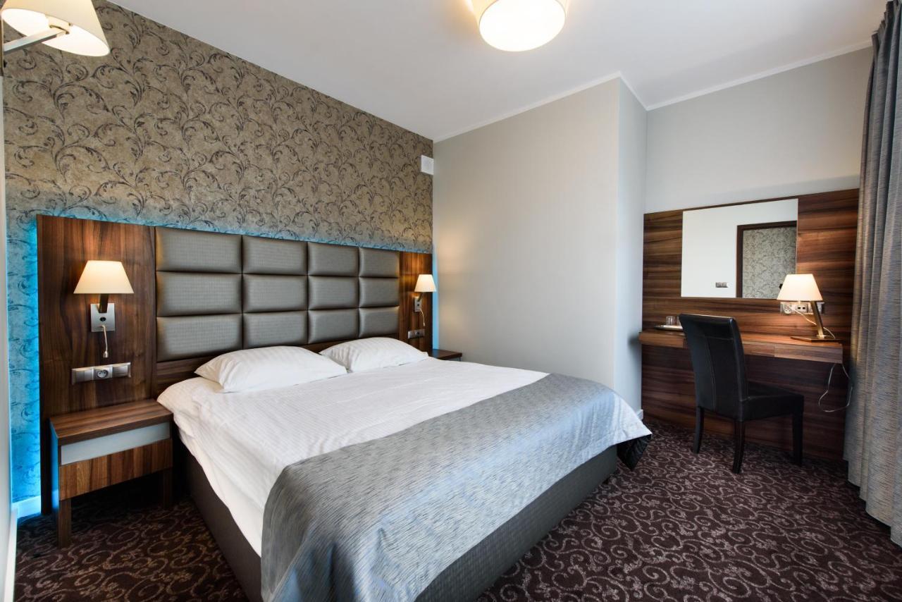 Hotel Nowy Dwor Тшебница Екстериор снимка