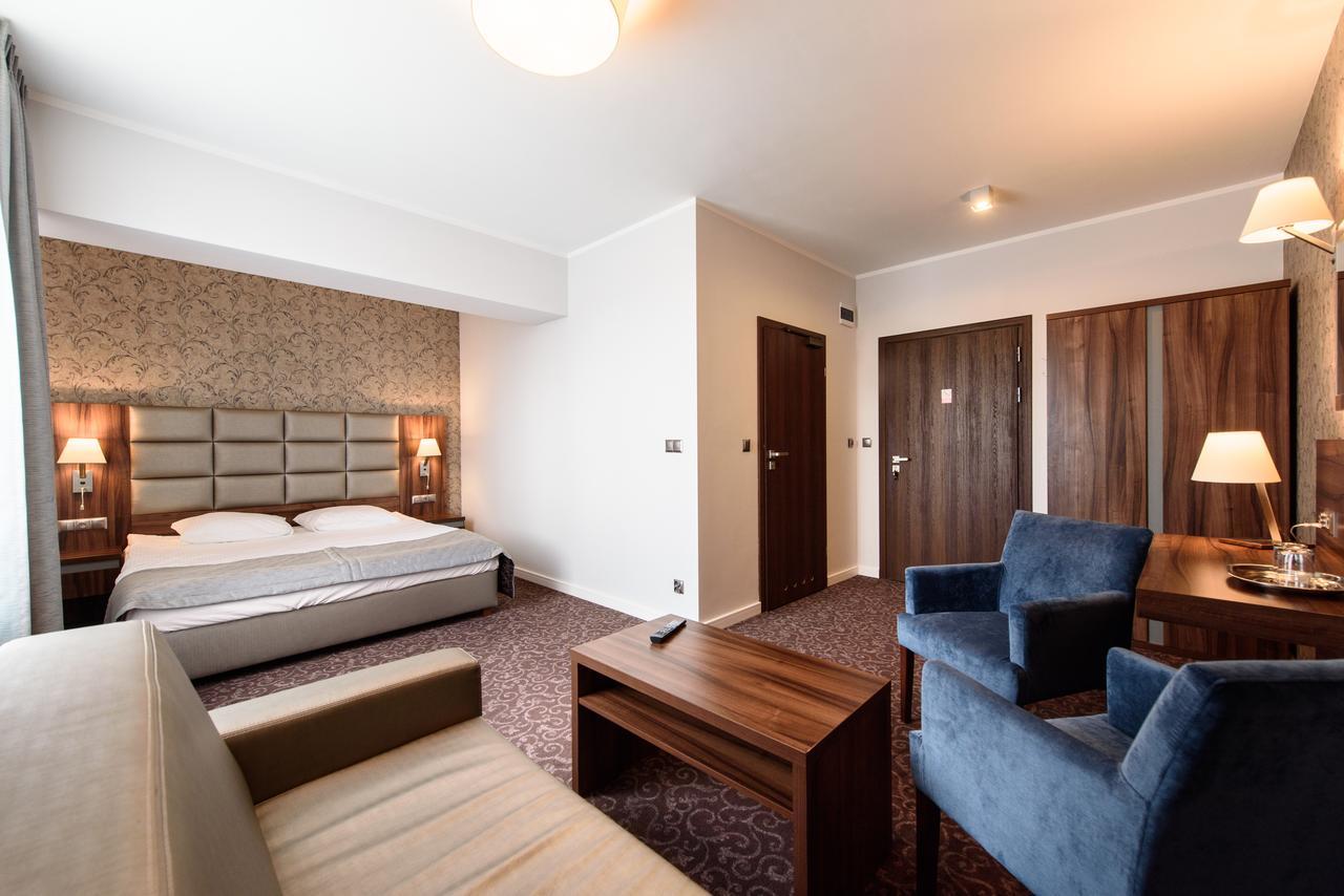 Hotel Nowy Dwor Тшебница Екстериор снимка