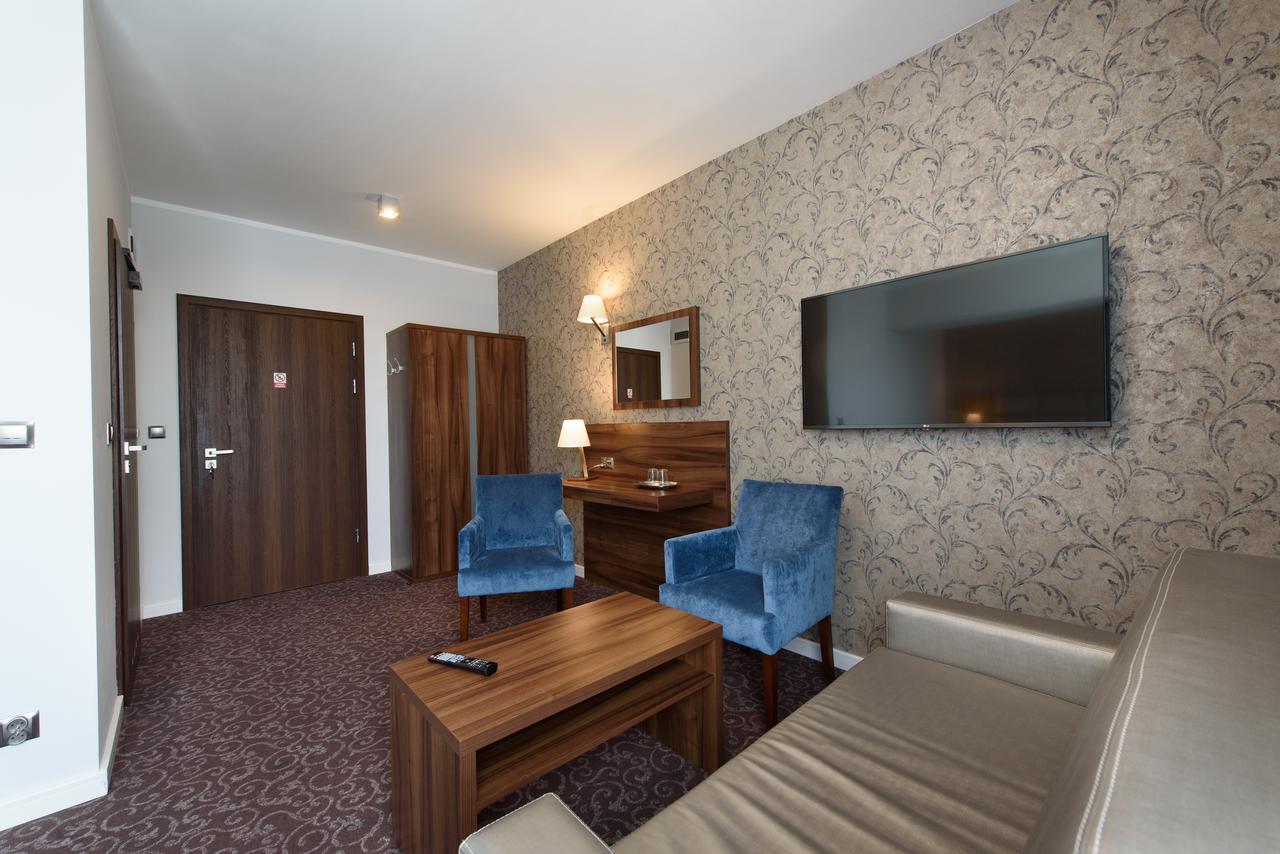 Hotel Nowy Dwor Тшебница Екстериор снимка