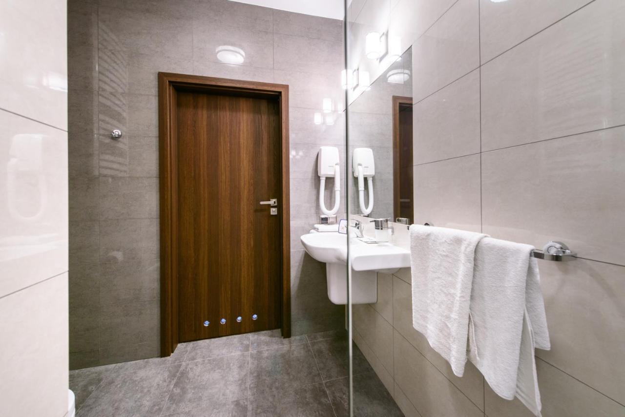 Hotel Nowy Dwor Тшебница Екстериор снимка