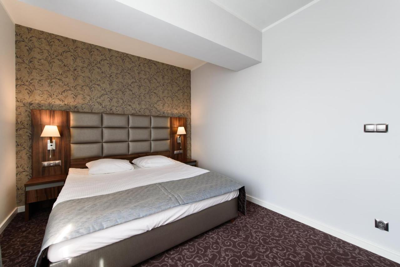 Hotel Nowy Dwor Тшебница Екстериор снимка